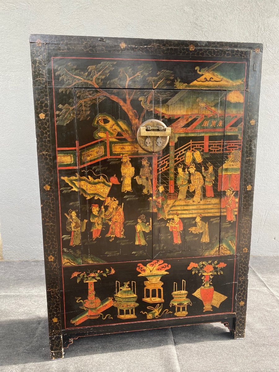 China. Lacquered Wood Wardrobe-photo-2