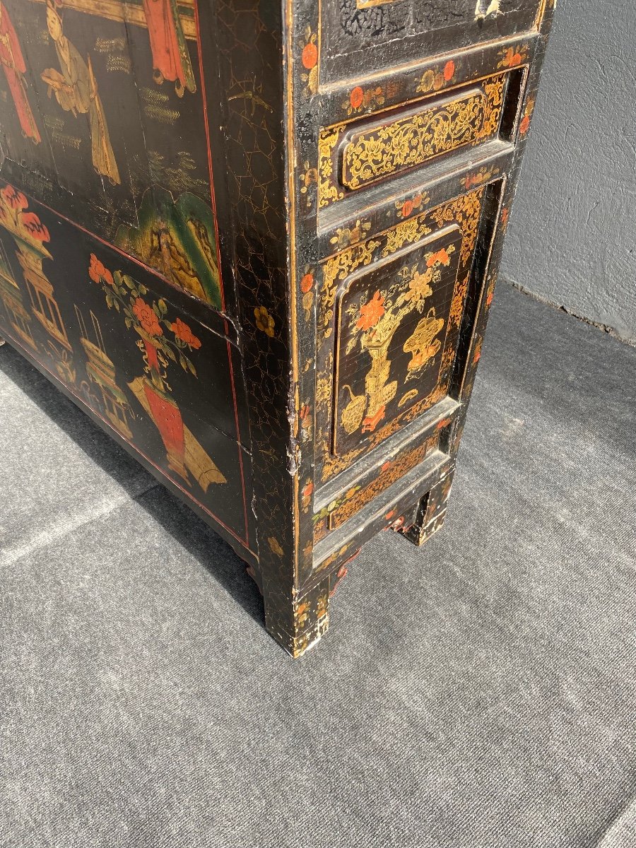 China. Lacquered Wood Wardrobe-photo-4