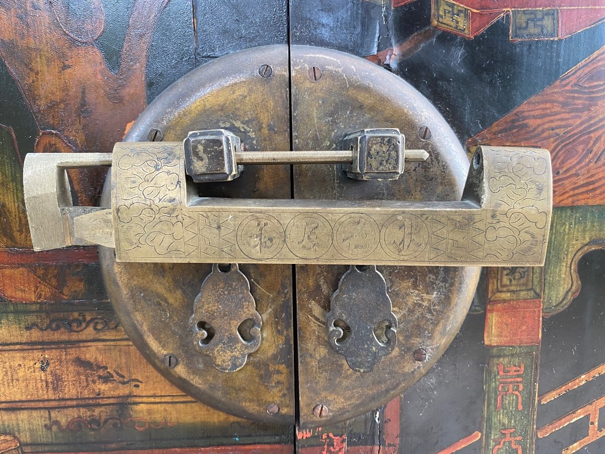 China. Lacquered Wood Wardrobe-photo-4
