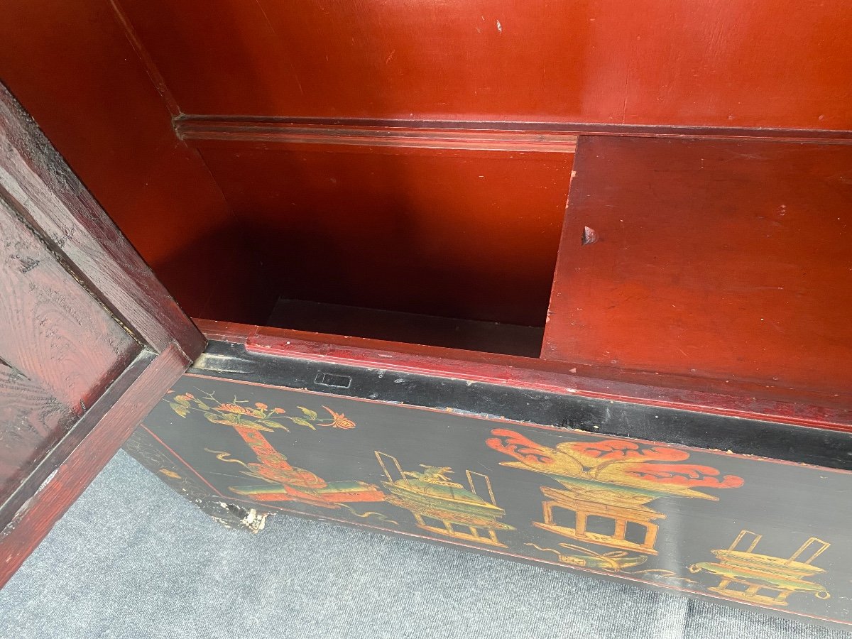 China. Lacquered Wood Wardrobe-photo-8