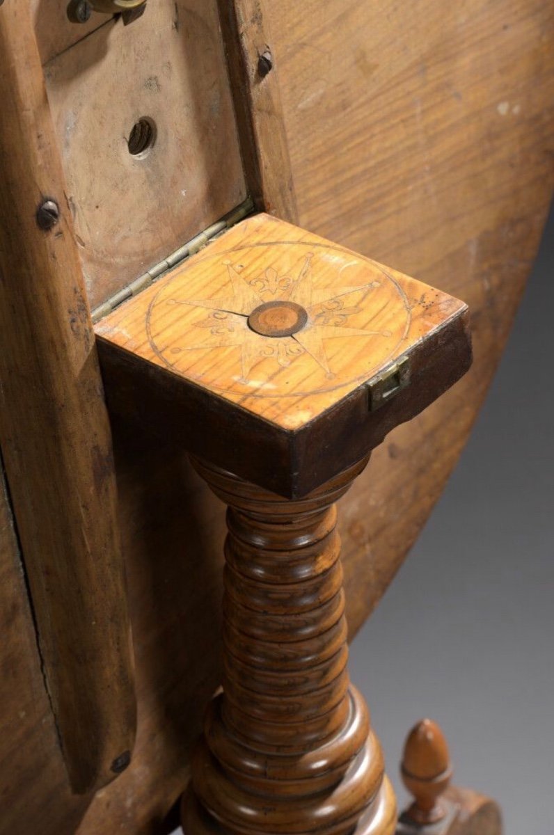 Marquetry Pedestal Table Decorated With A Legion Of Honor-photo-4