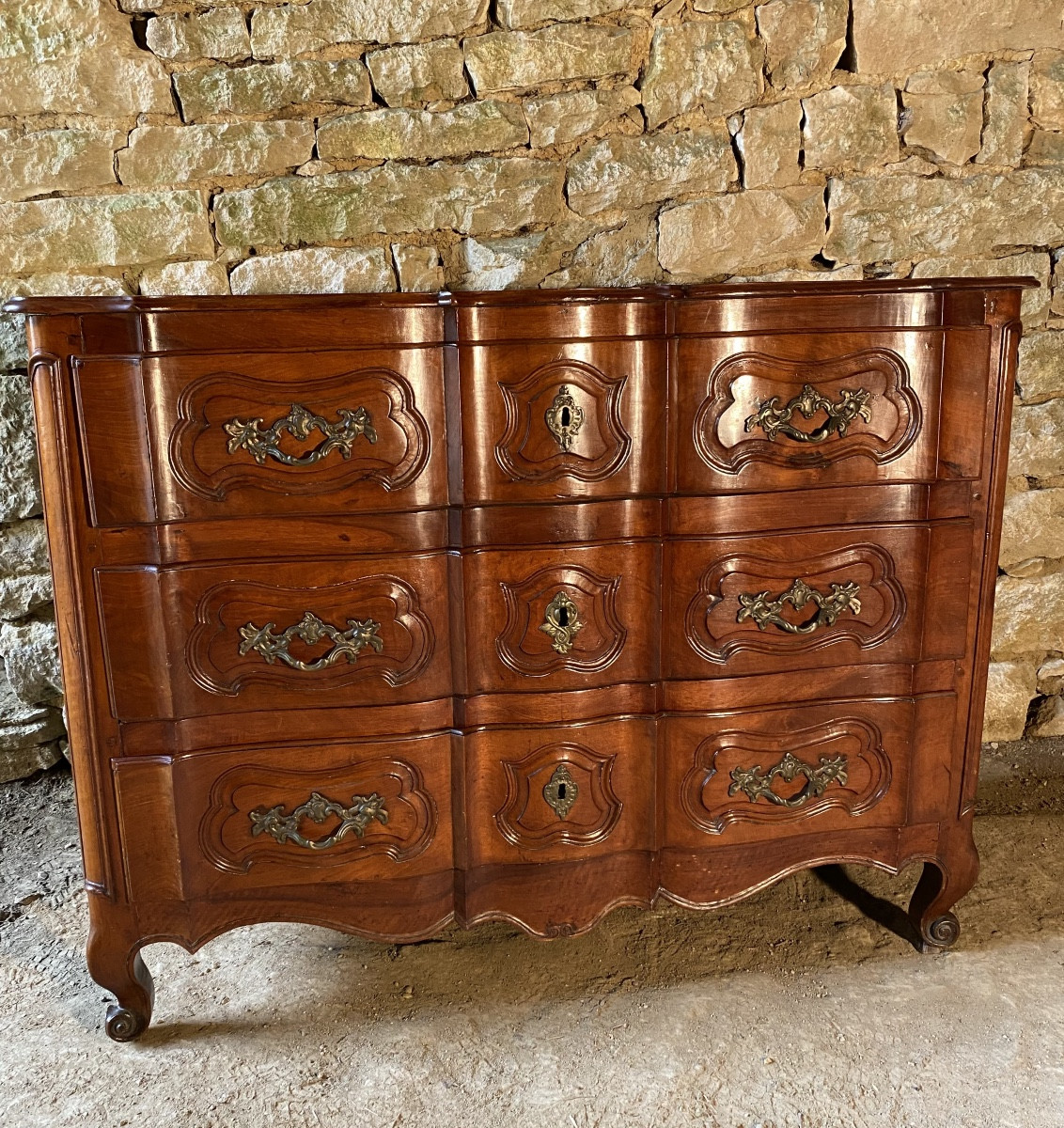 Commode Louis XV Provençale arbalète en noyer 