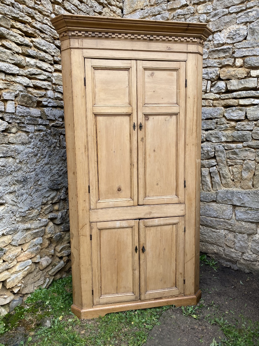 Corner Unit With 4 Doors In Fir 