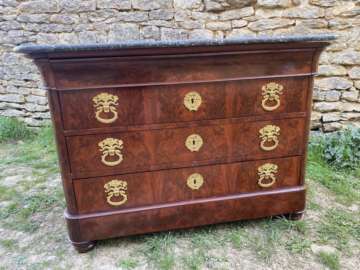 Commode d’époque XIXème siècle en acajou 