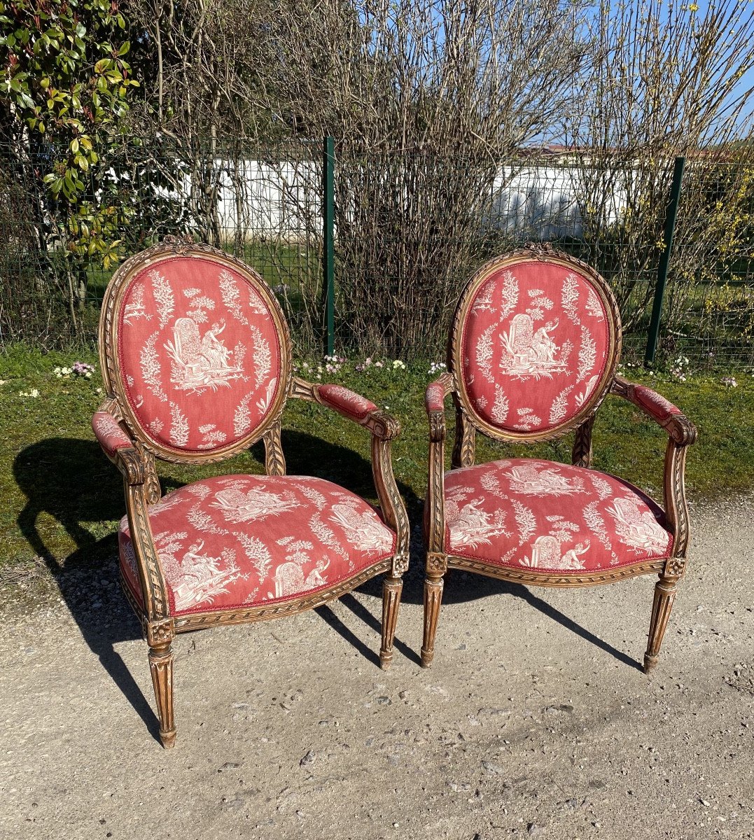 Paire de fauteuils Louis XVI 