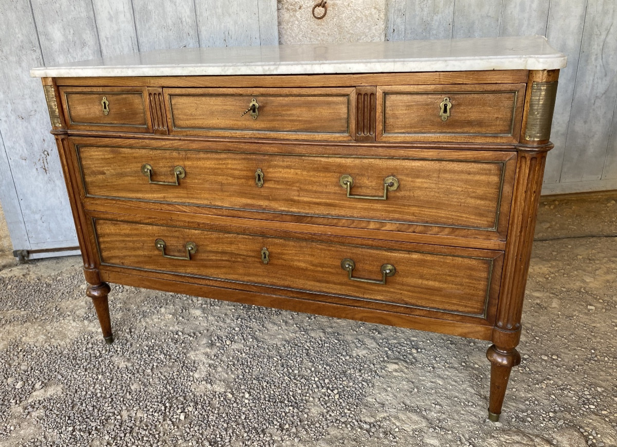 Commode Louis XVI en acajou estampillée 