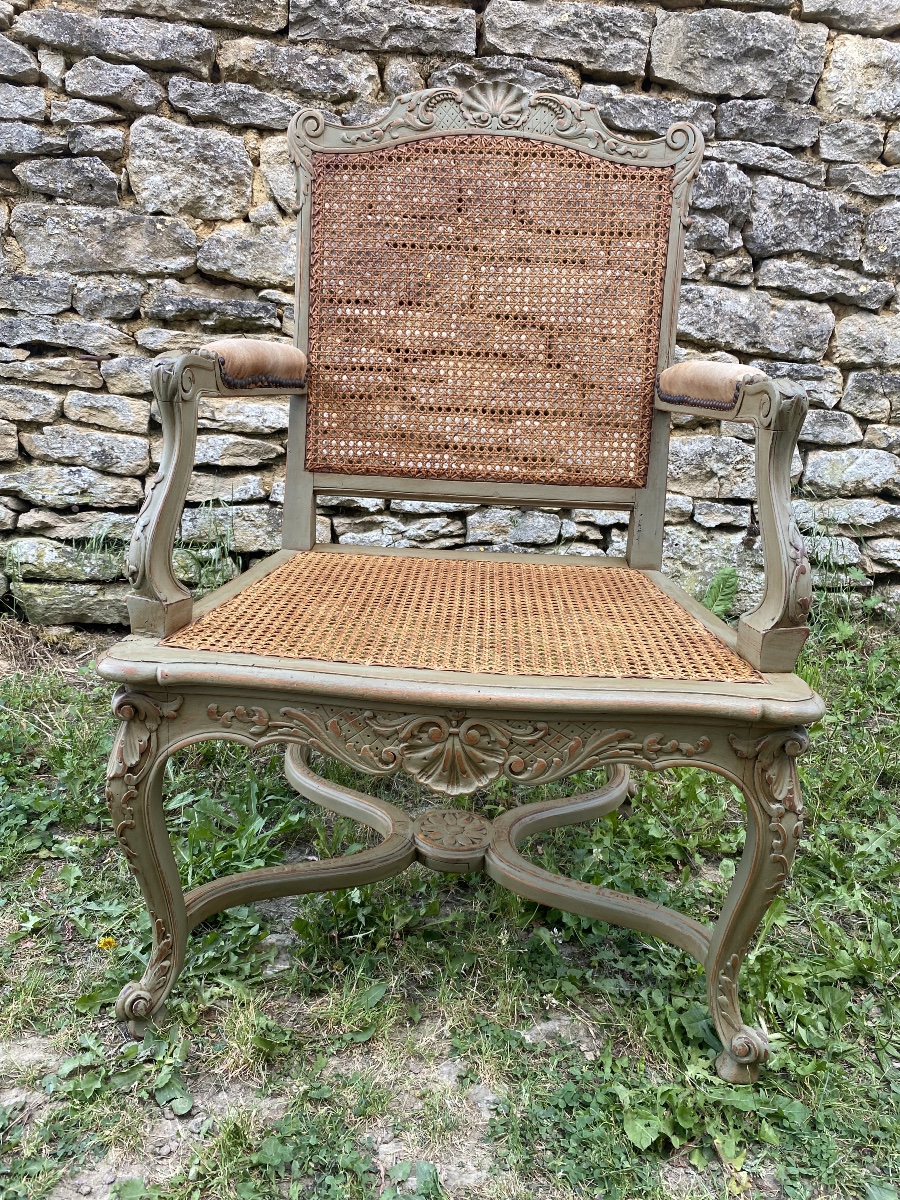 Fauteuil style Régence patiné 