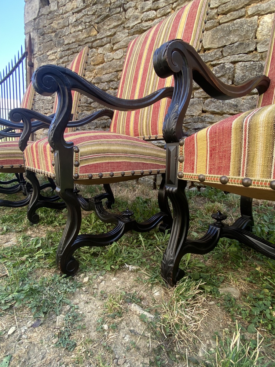 Suite de quatre fauteuils Louis XIII 