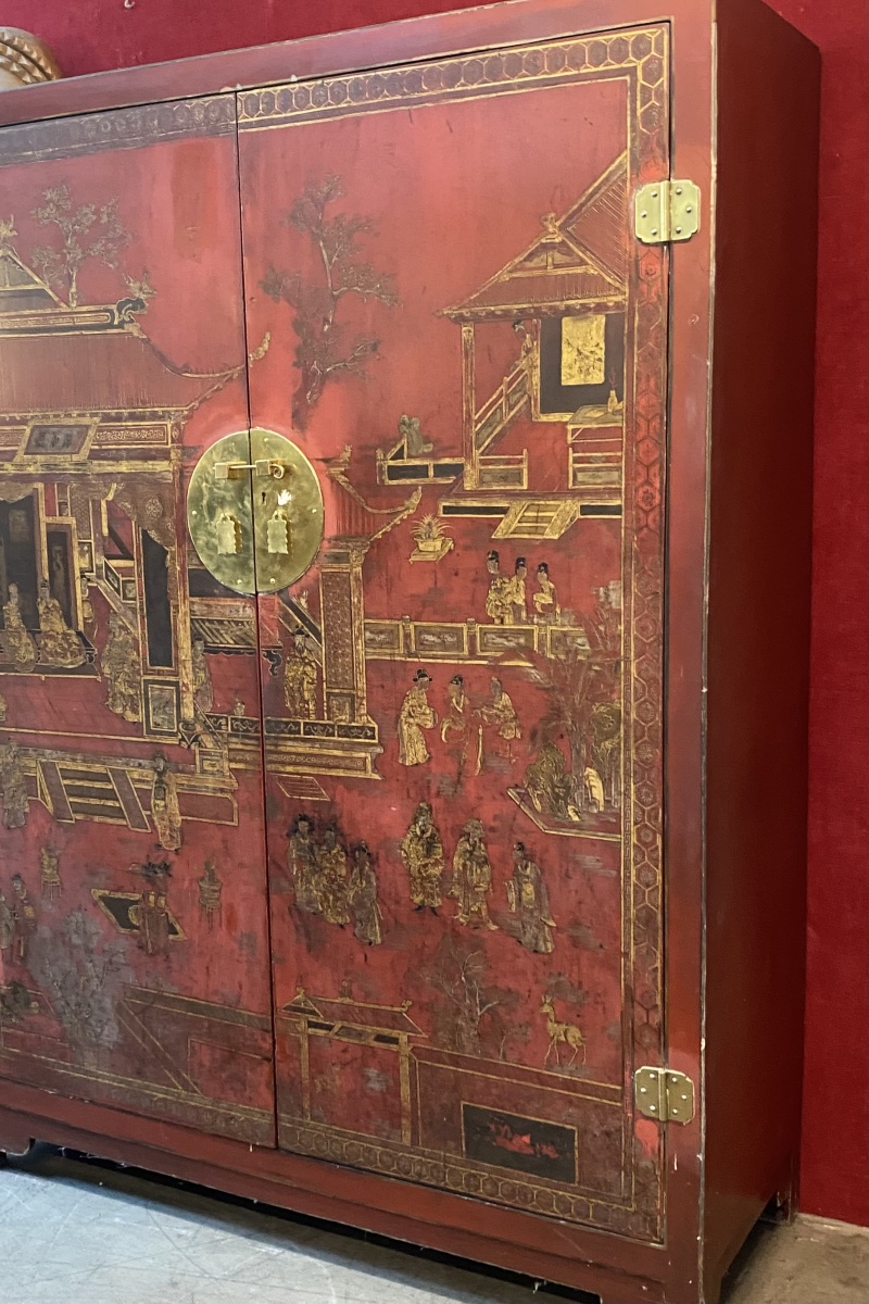 CHINE. Armoire en laque rouge -photo-3