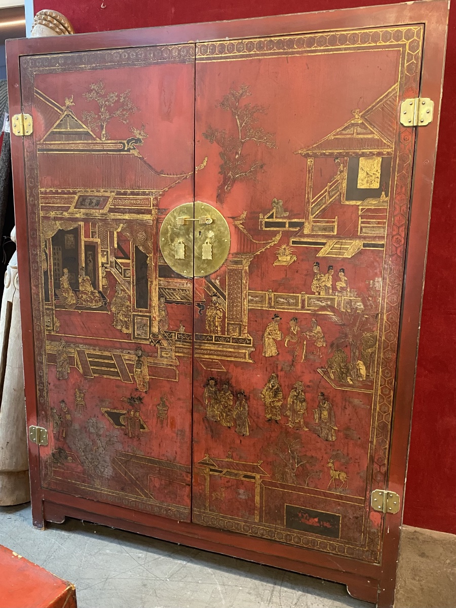 CHINE. Armoire en laque rouge -photo-4