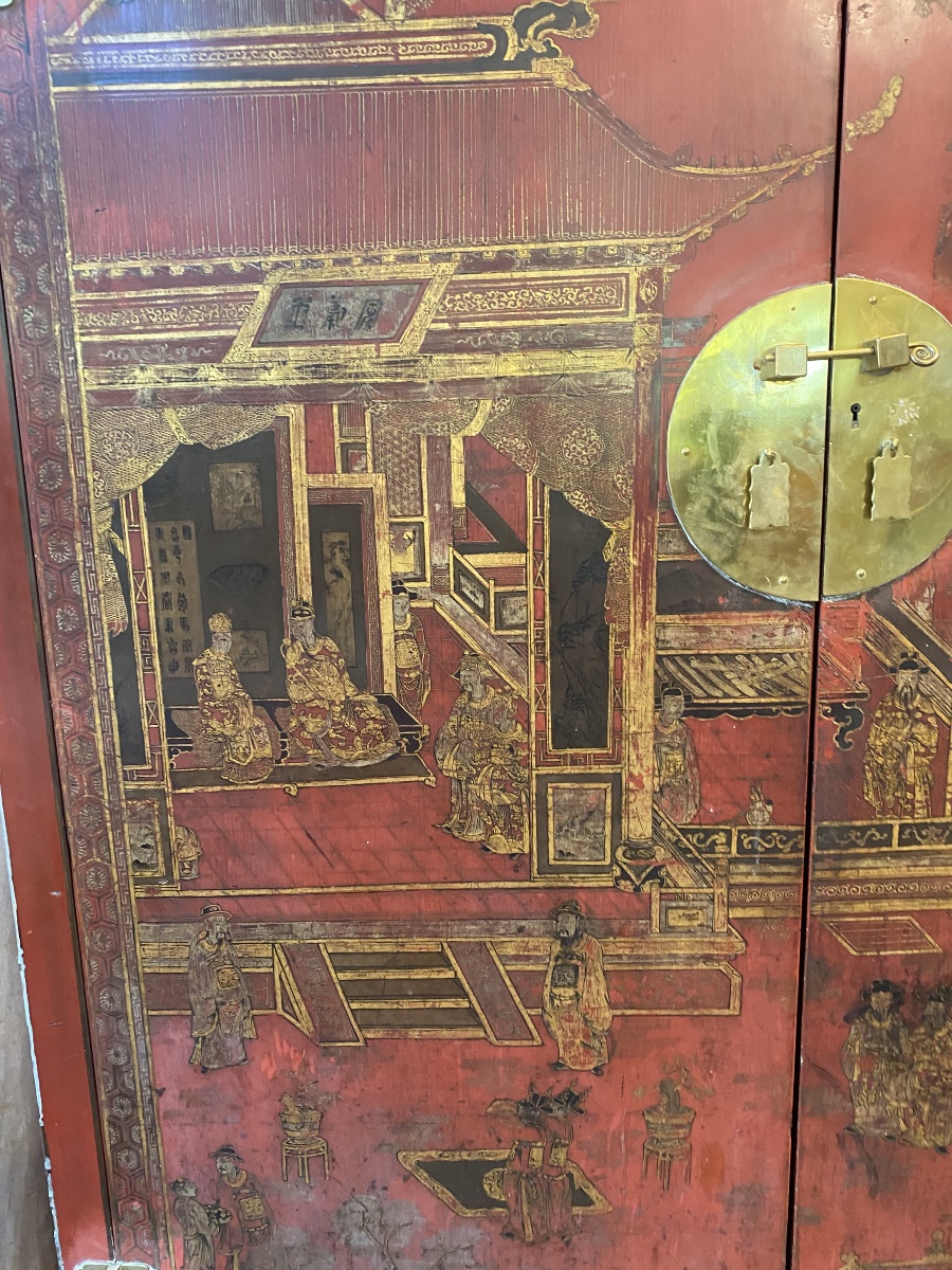 CHINE. Armoire en laque rouge -photo-1