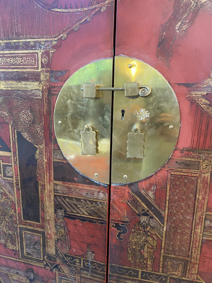 CHINE. Armoire en laque rouge -photo-3