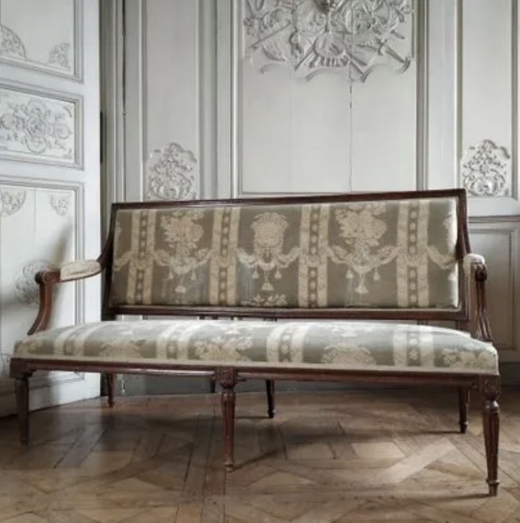 Banquette Louis XVI en noyer