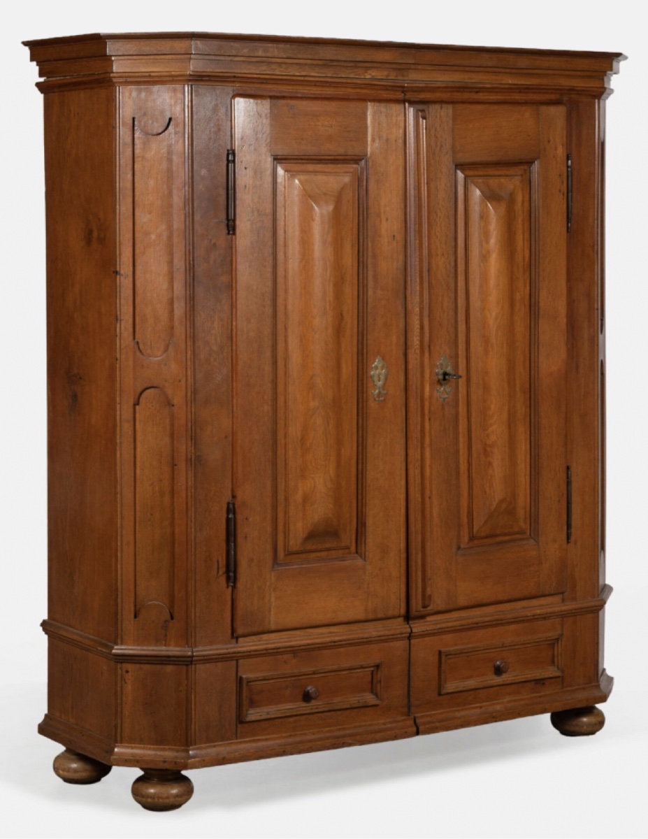 Alsatian Oak Cabinet 