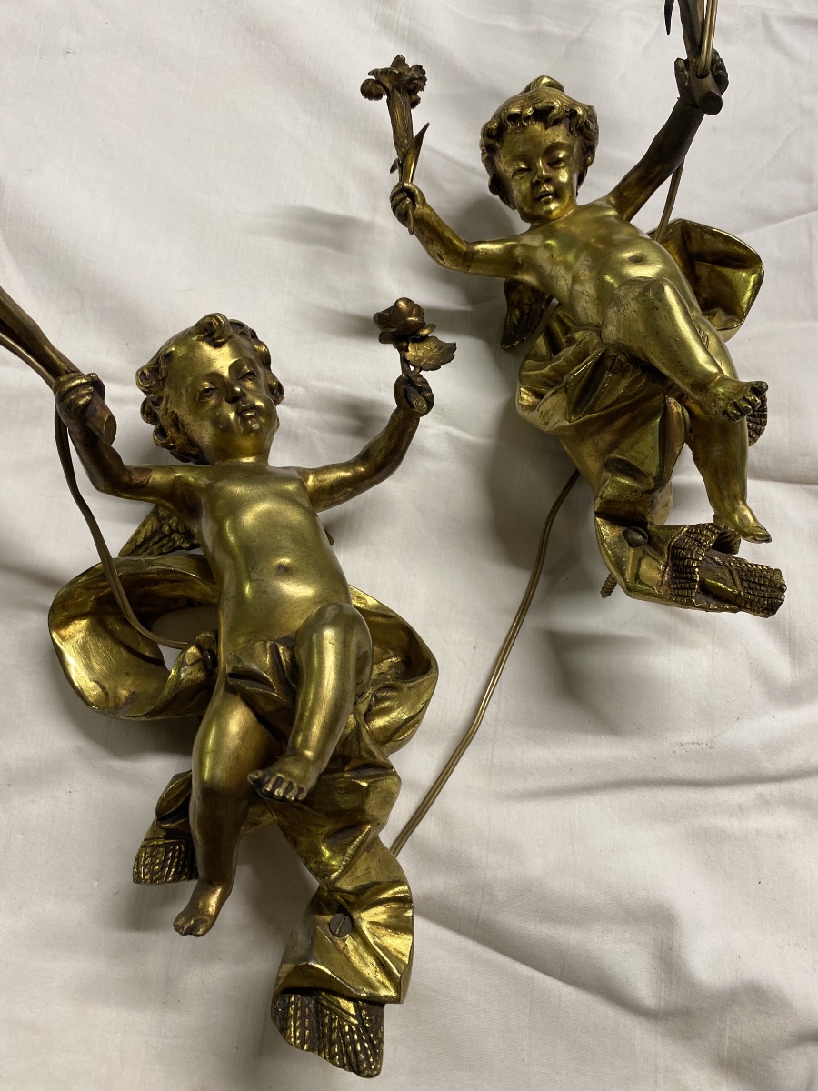 Paire d’appliques aux angelots en bronze doré -photo-2