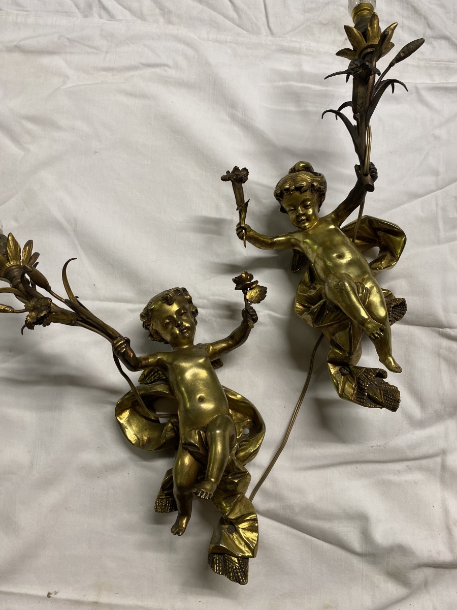 Paire d’appliques aux angelots en bronze doré -photo-3