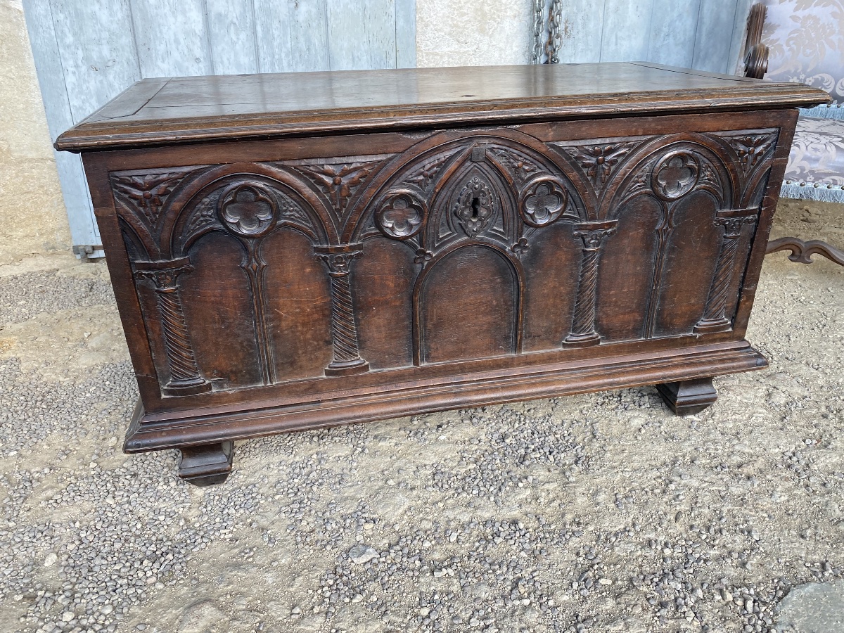 17th-century Gothic Chest Made Of Walnut -photo-3