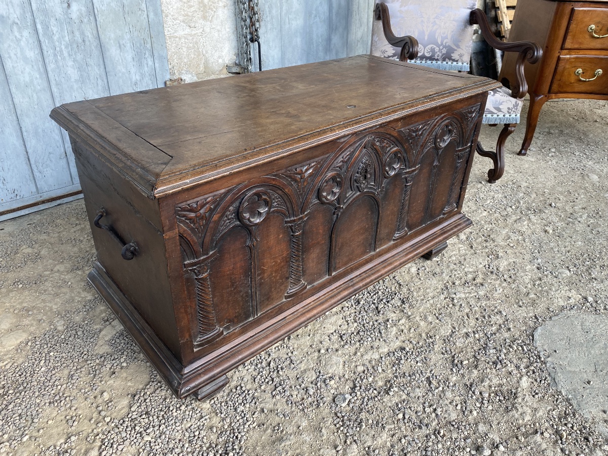 17th-century Gothic Chest Made Of Walnut -photo-4