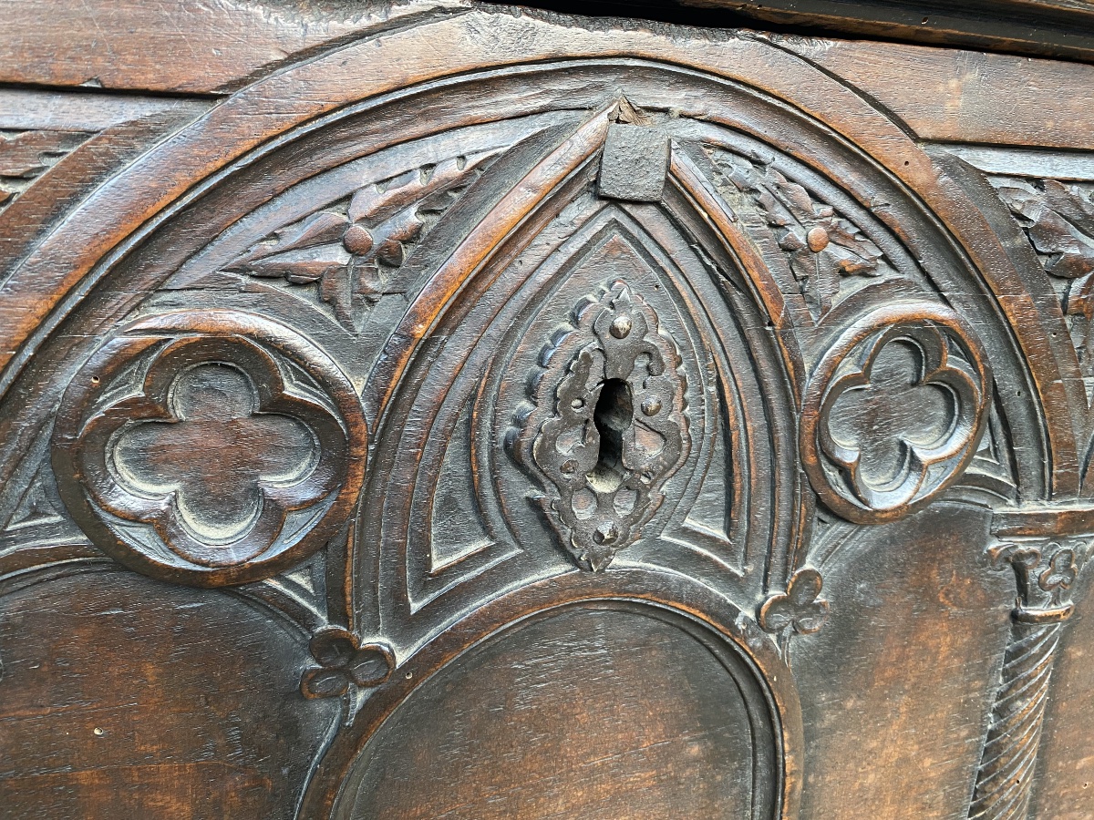 17th-century Gothic Chest Made Of Walnut -photo-2