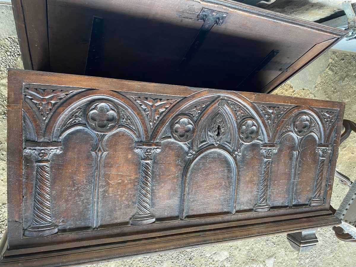 17th-century Gothic Chest Made Of Walnut -photo-3
