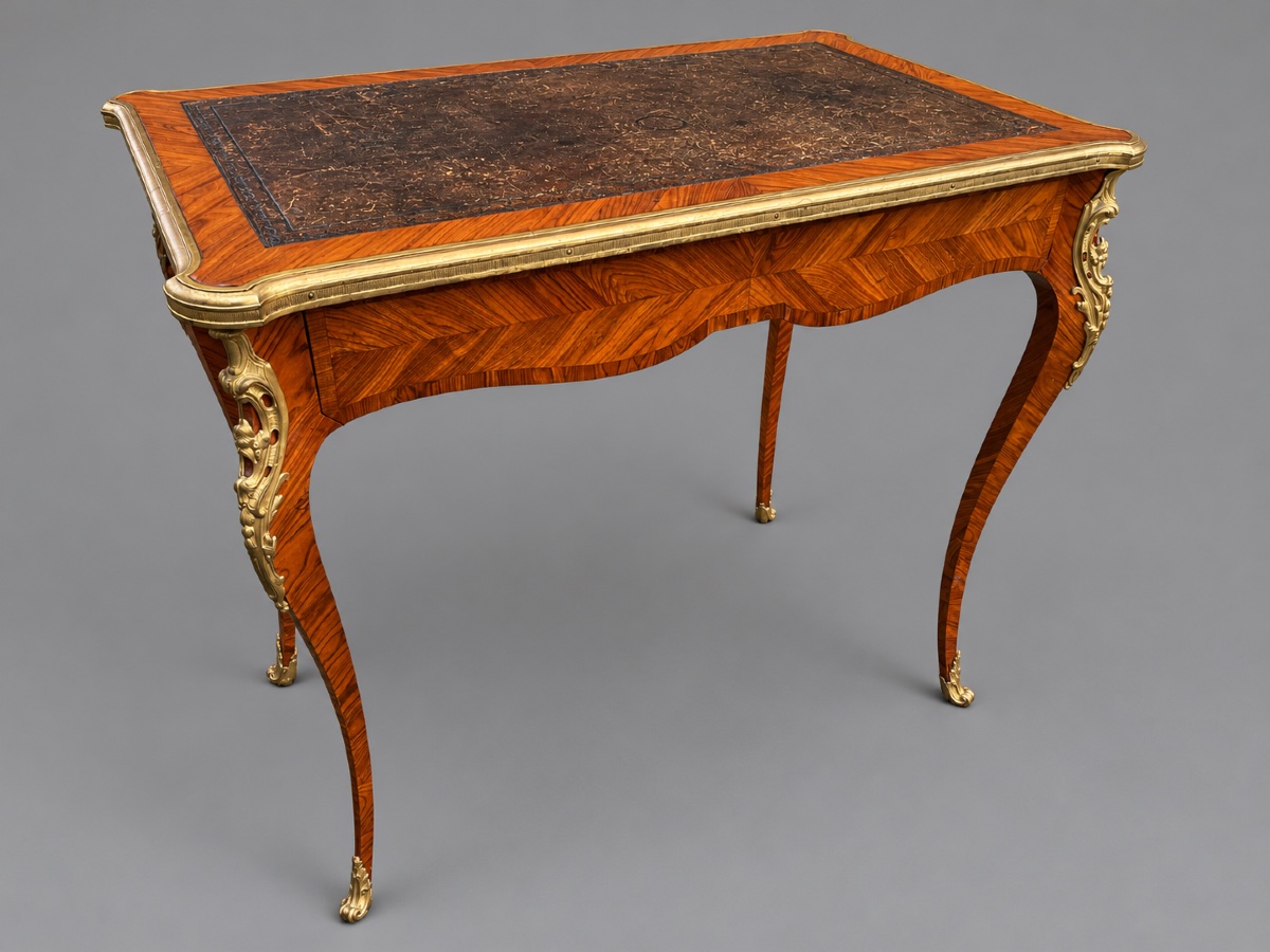 Petite table bureau style Louis XV 