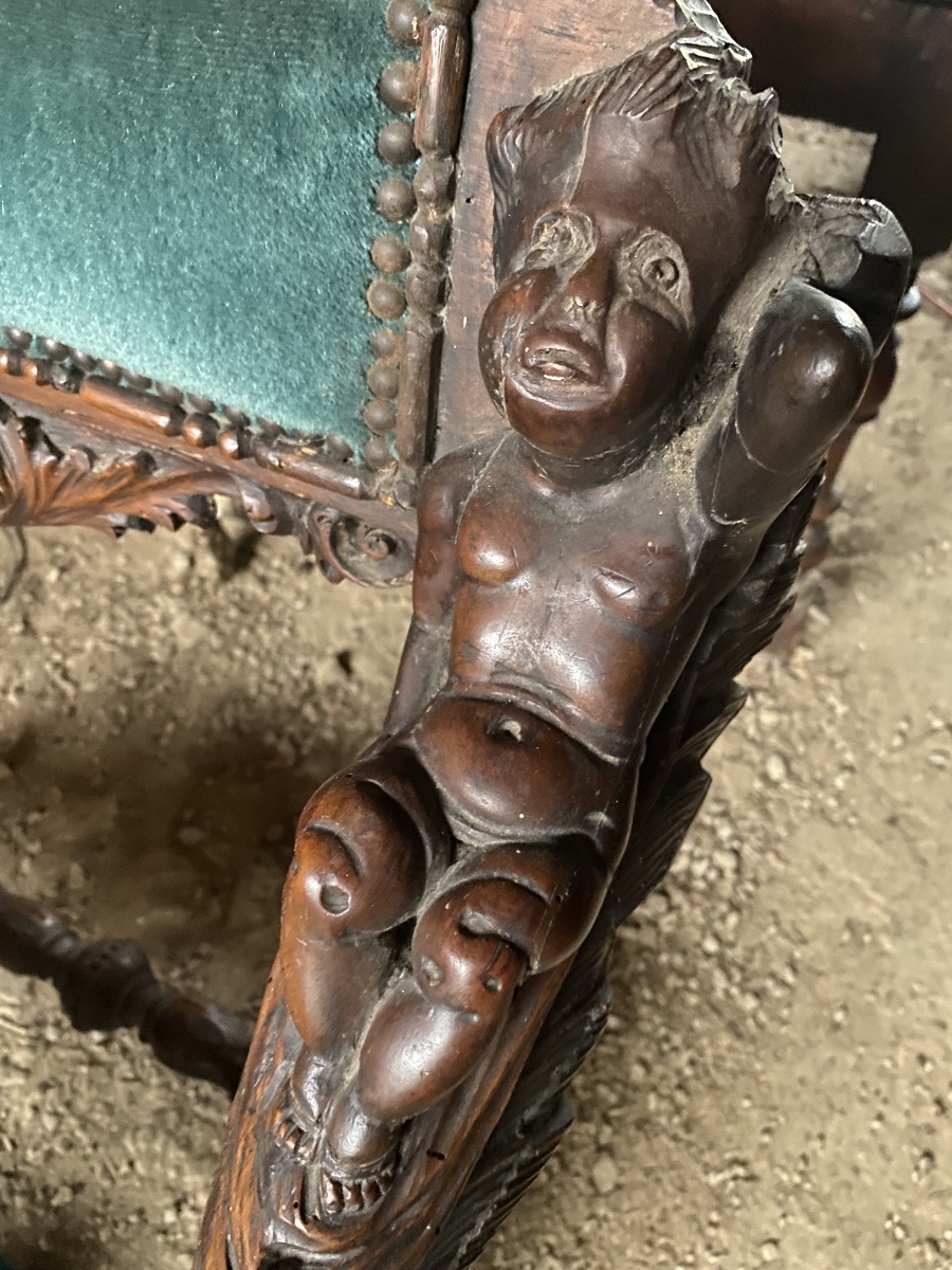 Fauteuil d’apparat en noyer sculpté-photo-2