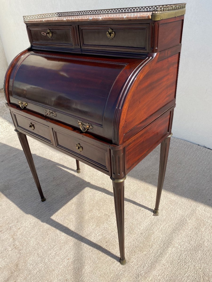 Small Louis XVI Mahogany Cylinder Desk-photo-4