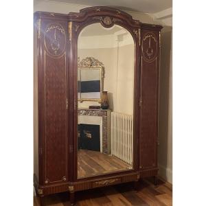Armoire de style Louis XVI en acajou 