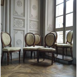 Suite de six chaises Louis XVI en noyer