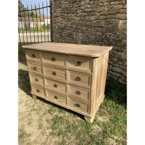 Commode en bois brut