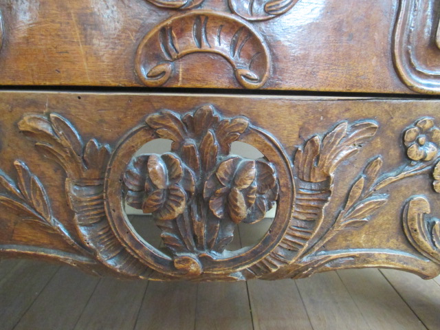 Commode Provencale  XVIII°  , galbée toutes faces-photo-2