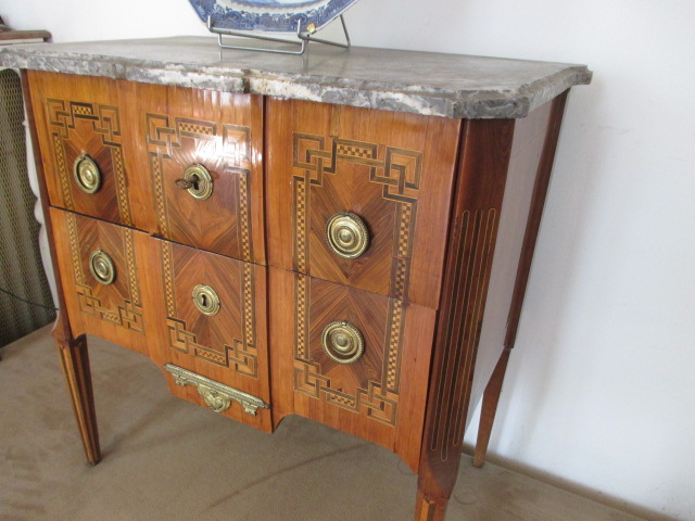 petite  commode  d'entre-deux  d'époque Louis XVI  en marquetterie-photo-4