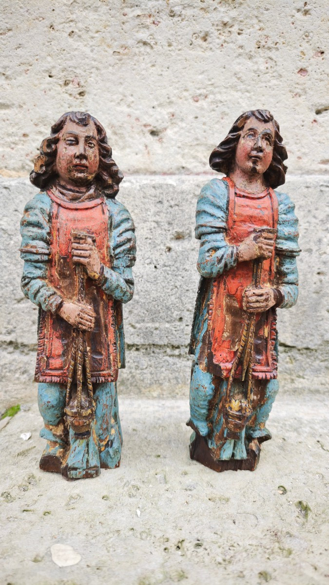 Exquisite Pair Of Thuriferary Angels From The Louis XIII Period 