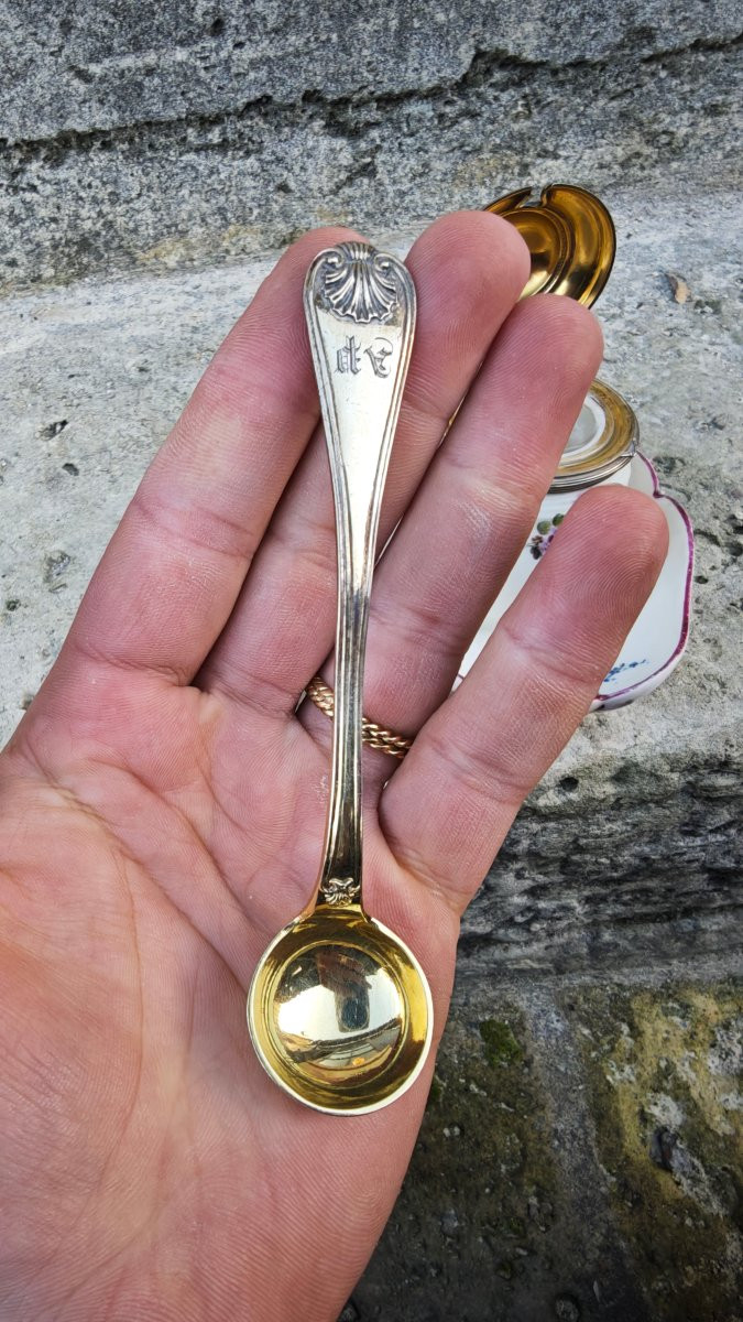 Superb 18th Century Soft-paste Porcelain Mustard Pot From Mennecy And Vermeil -photo-3