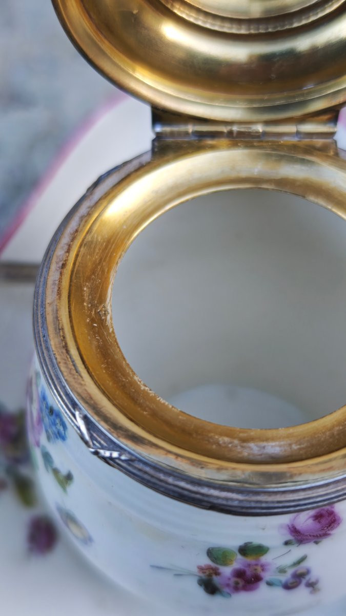 Superb 18th Century Soft-paste Porcelain Mustard Pot From Mennecy And Vermeil -photo-5