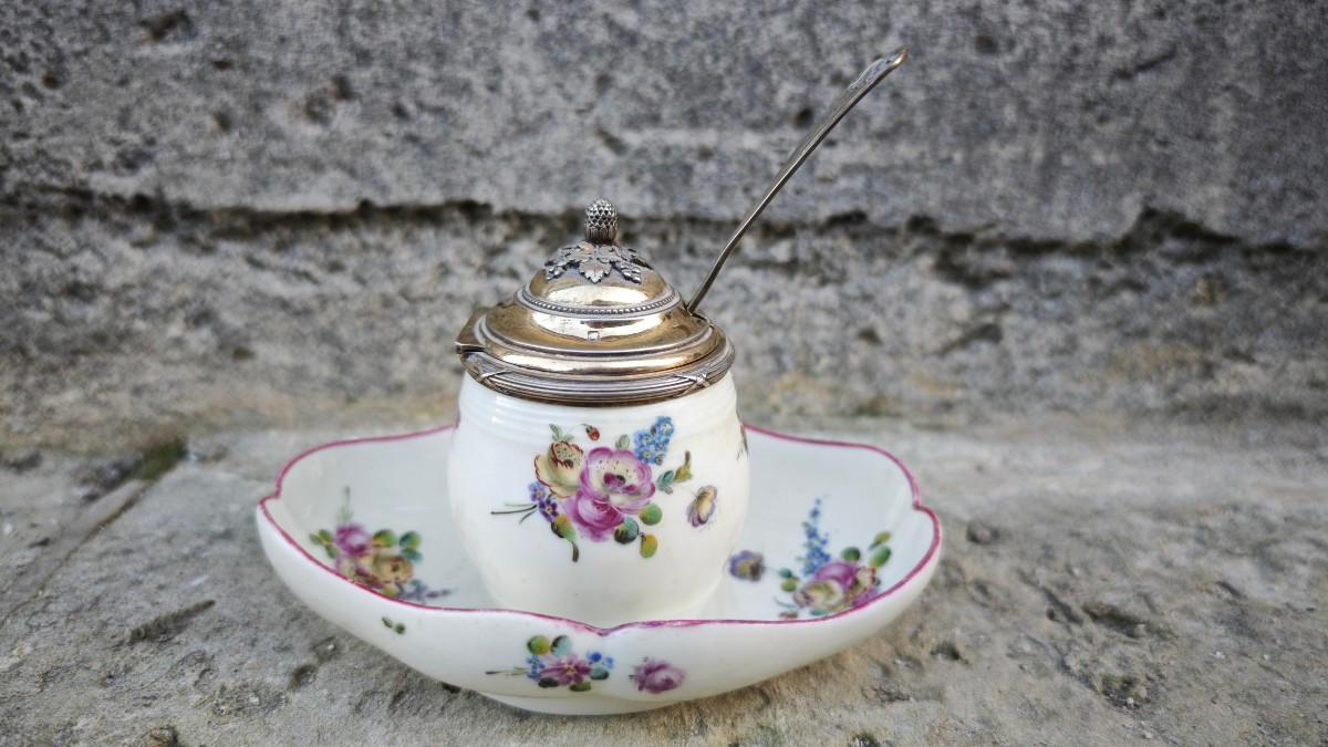 Superb 18th Century Soft-paste Porcelain Mustard Pot From Mennecy And Vermeil 