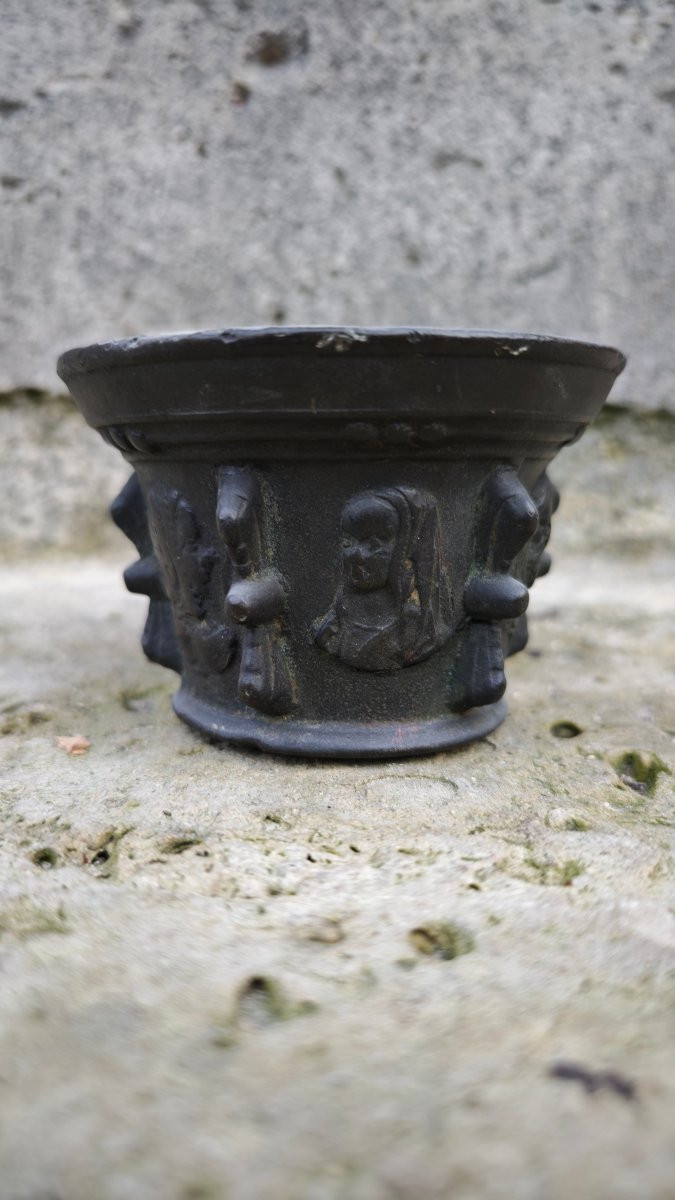 Superb Renaissance Mortar Decorated With Historical And Biblical Figures.-photo-2