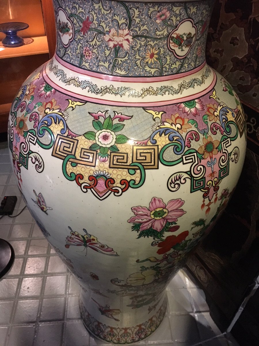 Deux Grands vases couvertes (142 cm.) en porcelaine de la Maison Samson.-photo-1