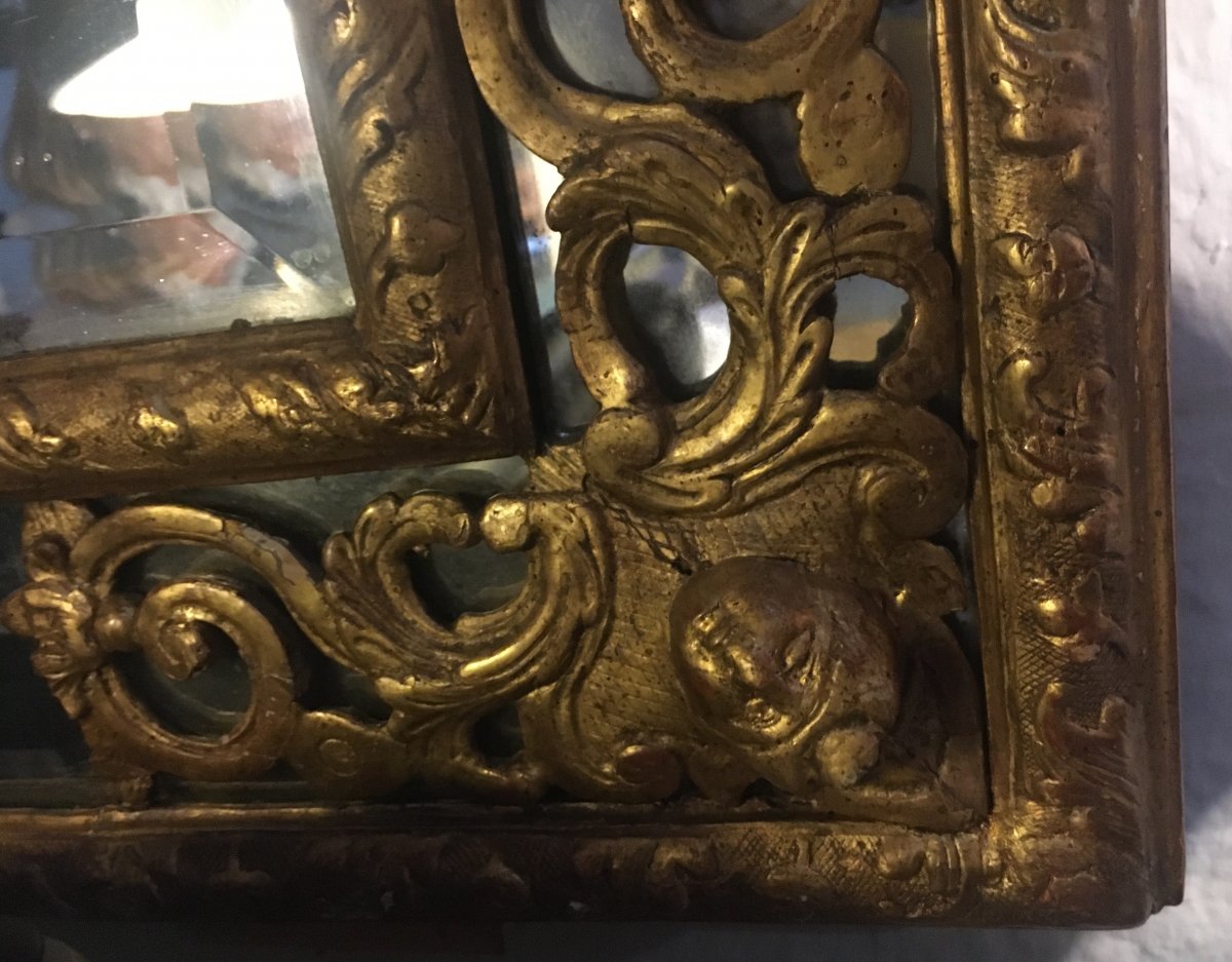 Miroir  Regence à pareclose en bois doré. France, 18ème siècle.-photo-1