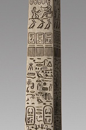 Large Obelisk In Patinated Bronze And Black Marble From The Grand Tour Period.-photo-4