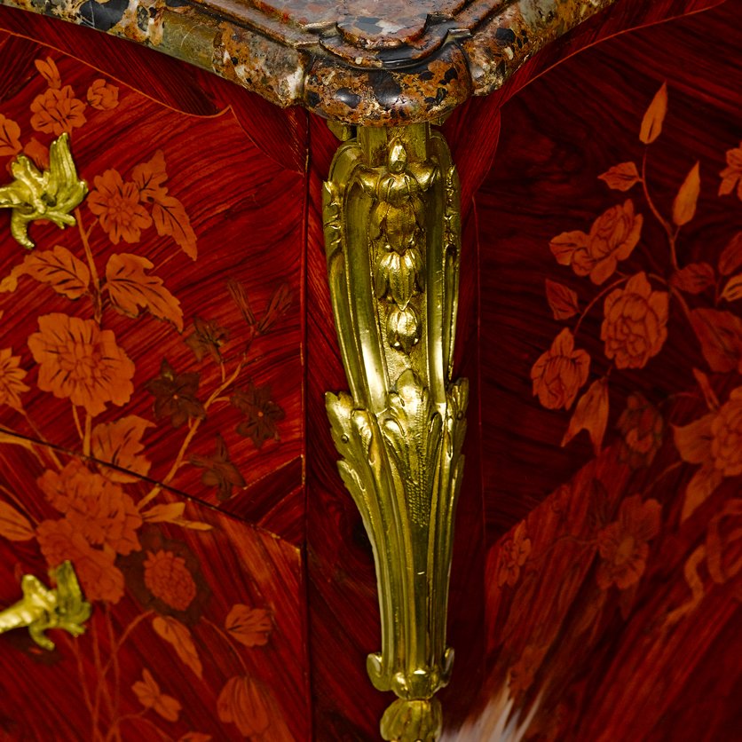A Louis XV Period Commode In Marquetry From Different Woods-photo-3
