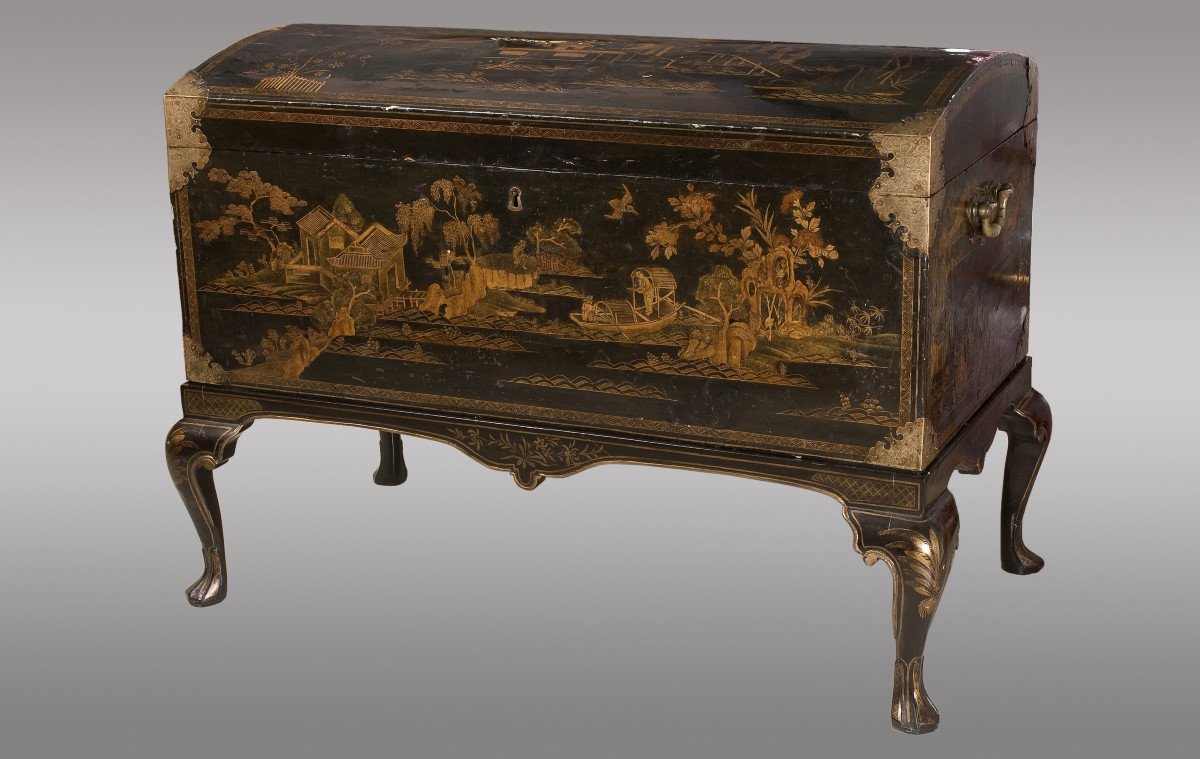 English Chest In Lacquered Wood Decorated With Chinoiserie From The End Of The Eighteenth Century.