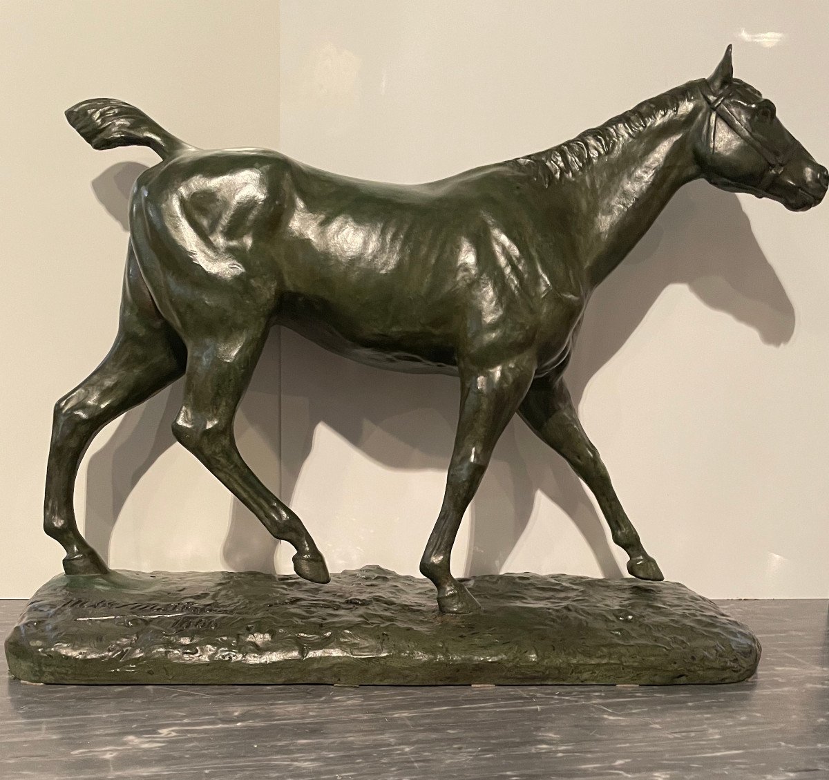 Cheval en bronce a patine verte signé et daté dans la base  M. de Mathelin 1900