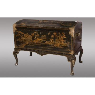 English Chest In Lacquered Wood Decorated With Chinoiserie From The End Of The Eighteenth Century.