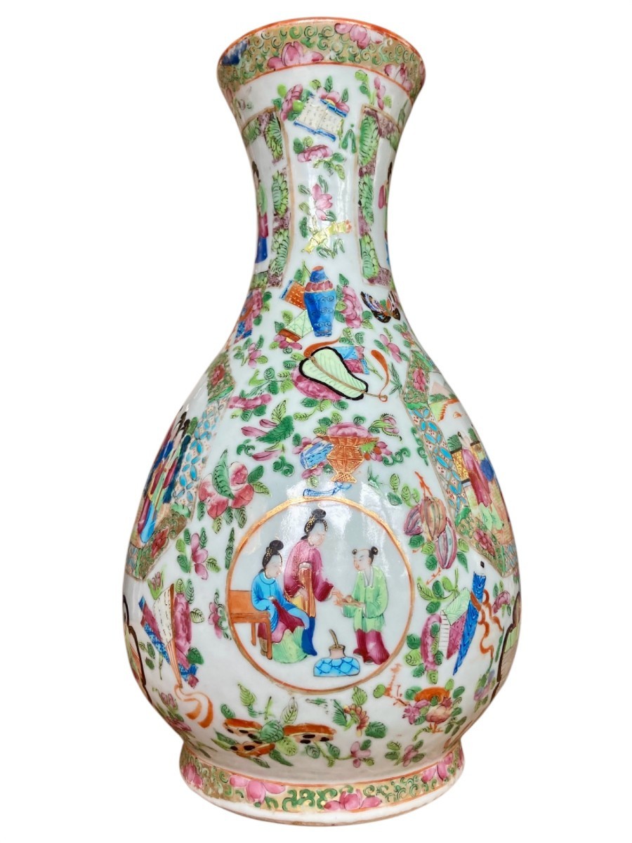 Large Famille Rose Porcelain Vase Qing Dynasty Guangxu Period (1875–1908) China 19th Century