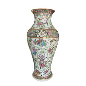 Chinese Famille Rose Porcelain Vase – Canton, Qing Dynasty, Guangxu Period (1875–1908)