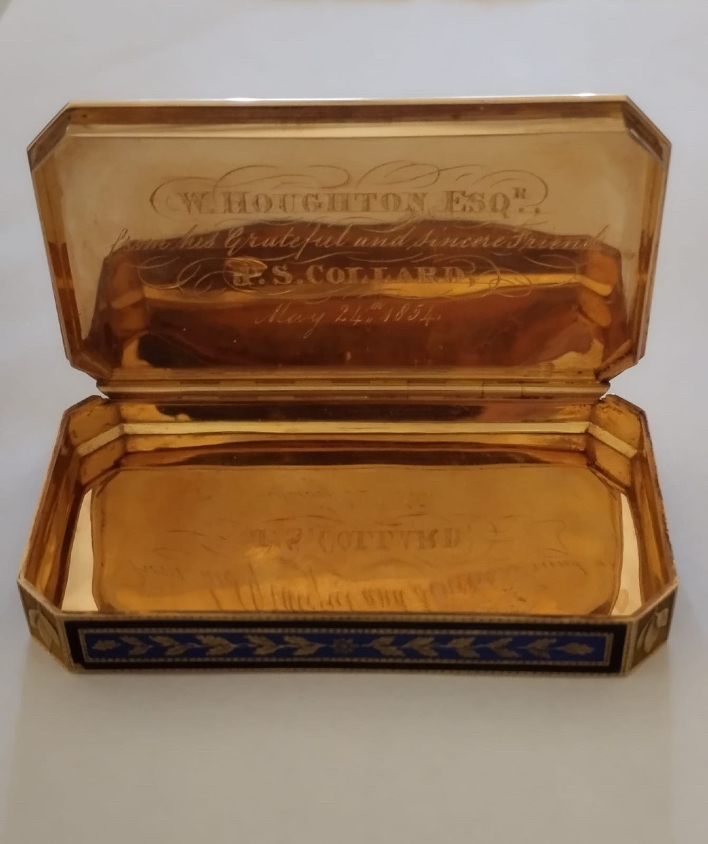Rare bureau à tabac en or émaillé, Genève ou Paris, 1834 – “Souvenir d'Amitié” avec des miniatu-photo-2