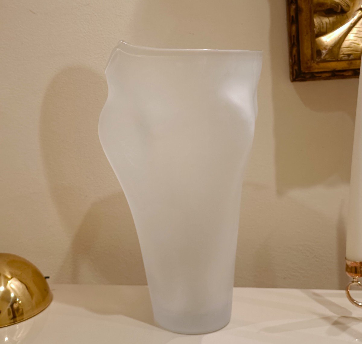 Exploring Elegance: The Refined Venetian Satin Glass Vase-photo-4