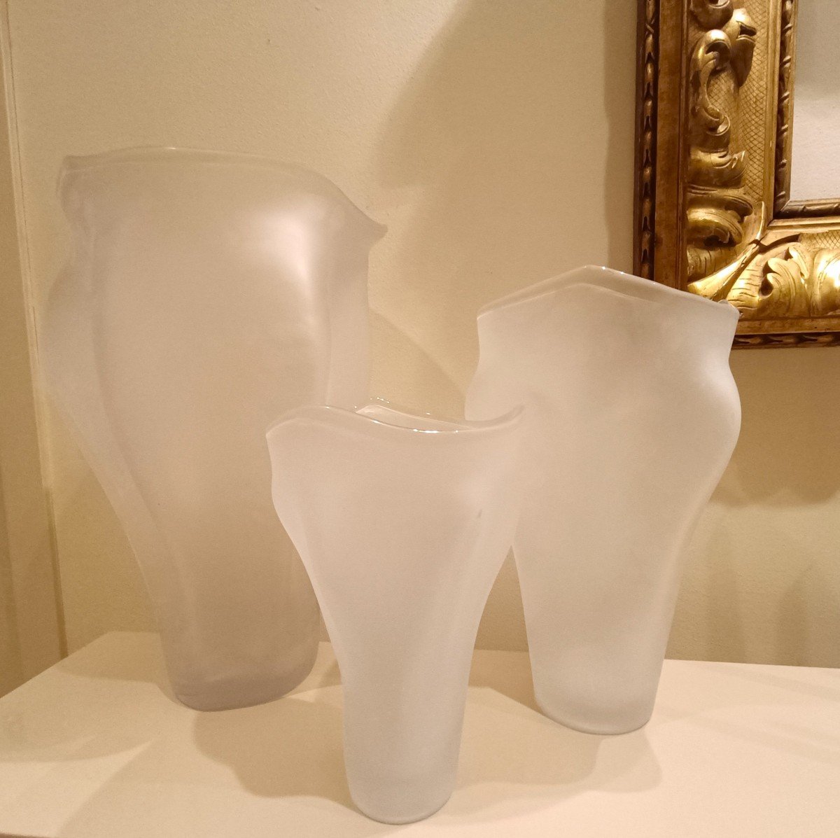 Exploring Elegance: The Refined Venetian Satin Glass Vase-photo-1