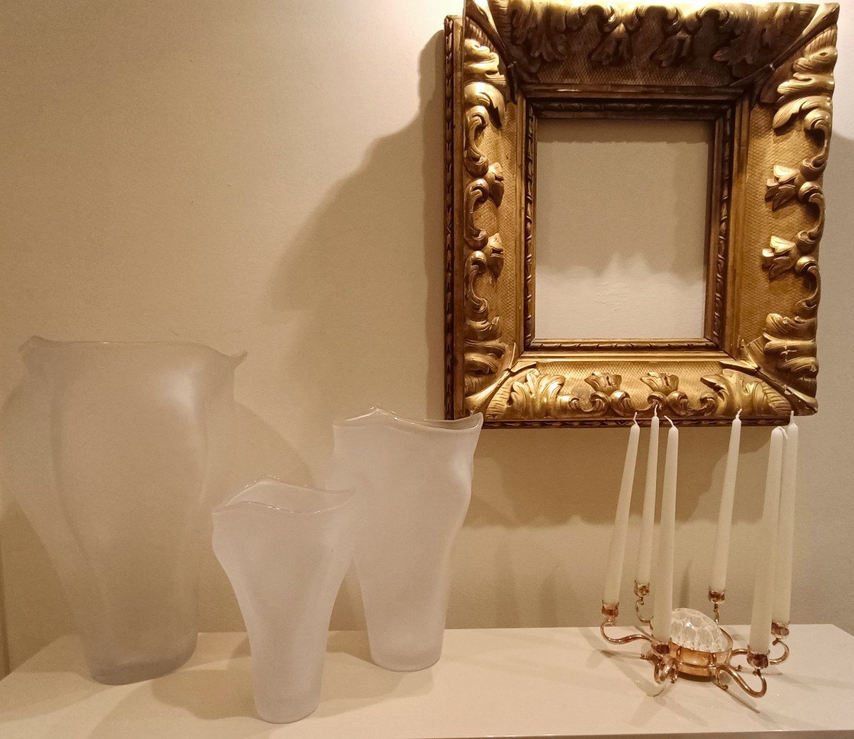 Exploring Elegance: The Refined Venetian Satin Glass Vase-photo-2